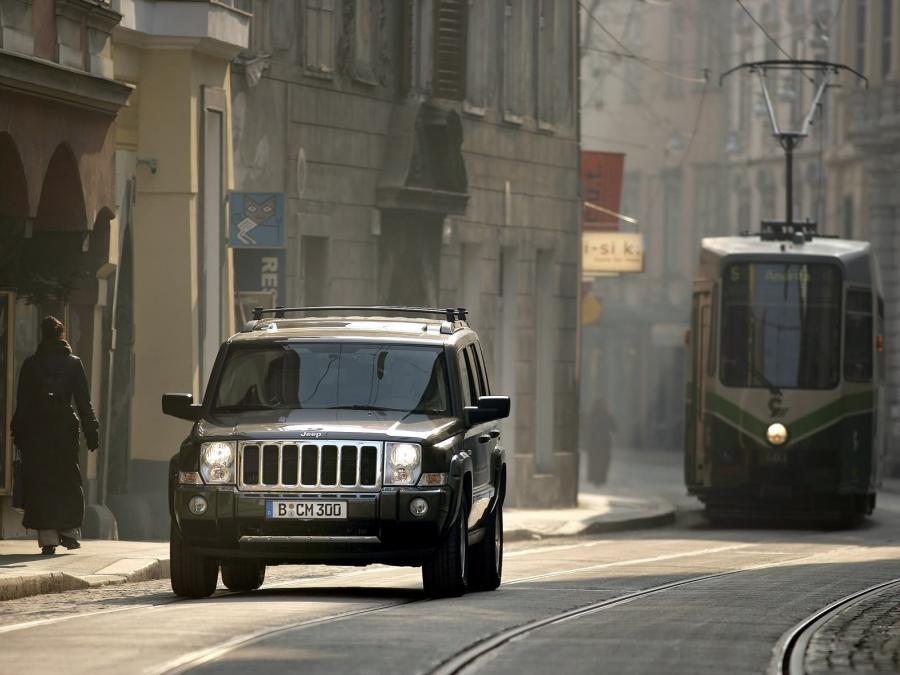  Jeep Commander Limited 5.7 2006 года  (EU) (фото 13 из 13)